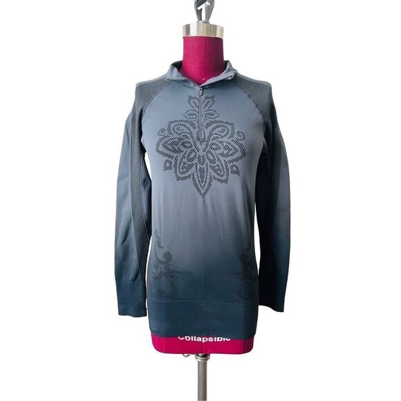 Athleta Ombre Twist 1/4 zipper long sleeve grey activewear top sz M - Picture 1 of 12